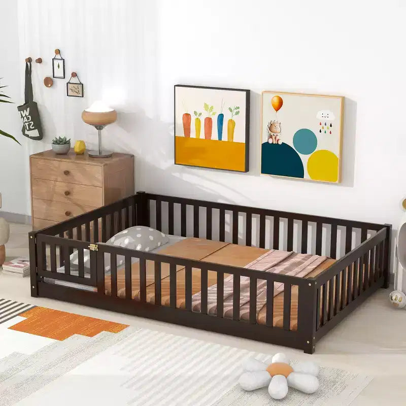 Bellemave Letto a Terra Montessori Completo con Recinzione e Porta, Struttura Bassa in Legno per Bambini con Sponde di Protezione, Legno Massello di Gomma, Facile da Montare