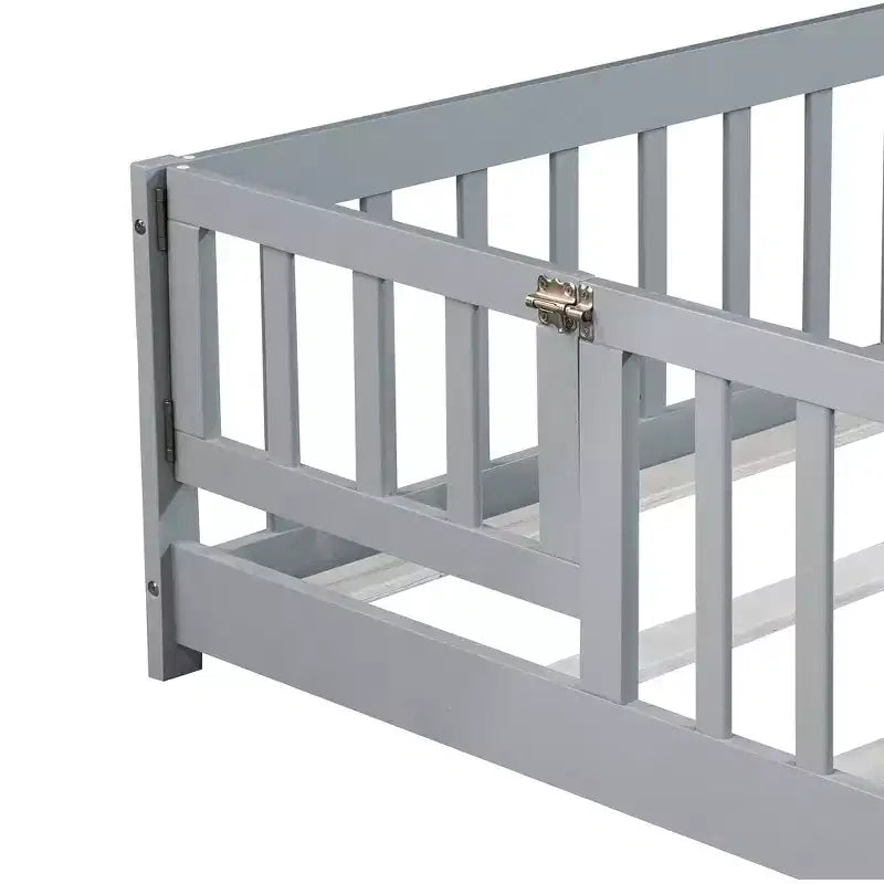Bellemave Letto a Terra Montessori Completo con Recinzione e Porta, Struttura Bassa in Legno per Bambini con Sponde di Protezione, Legno Massello di Gomma, Facile da Montare