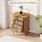 Cassettiera naturale boho a 4 cassetti con maniglie nere e gambe in legno