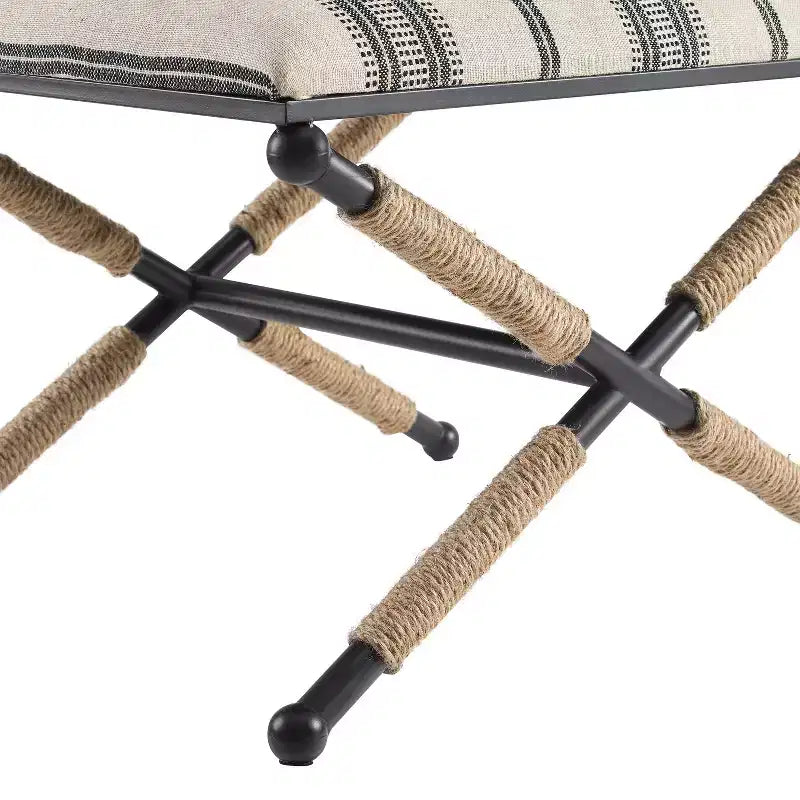 Sgabello/Pouf ottomano accentuato Ashburn Boho da 24" avvolto in corda in stile militare: imbottito, nessun assemblaggio richiesto - Linon