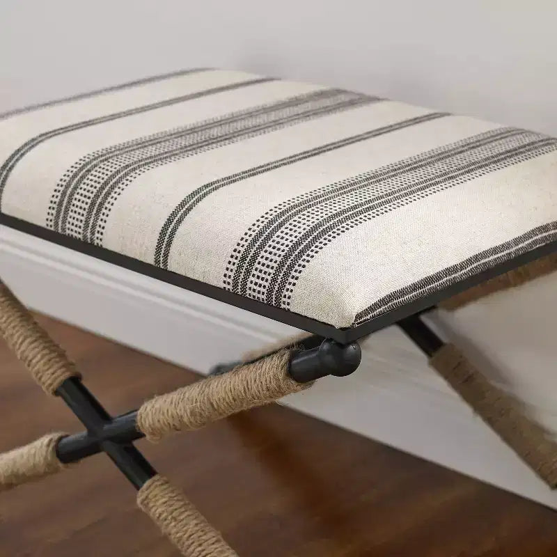 Sgabello/Pouf ottomano accentuato Ashburn Boho da 24" avvolto in corda in stile militare: imbottito, nessun assemblaggio richiesto - Linon
