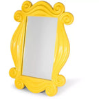 Specchio replica Ukonic Friends TV Show con cornice spioncino gialla per porta | 38 x 28 cm